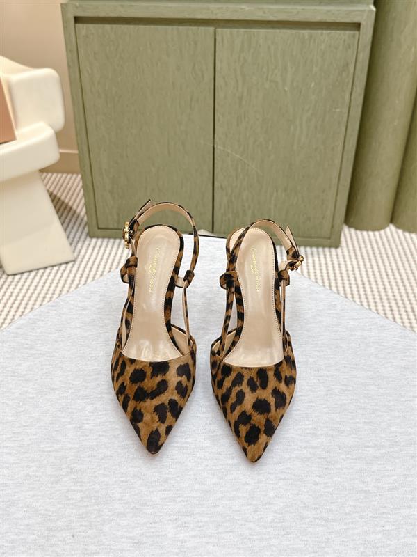 2025112810123692 300